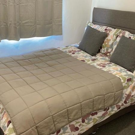 Small Room In Horfield 3 Бристол Екстериор снимка